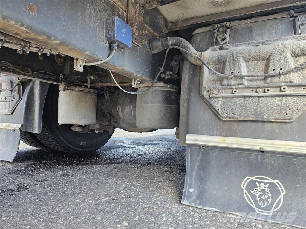 Scania P270 4X2 Sunkvežimiai su dengtu kėbulu