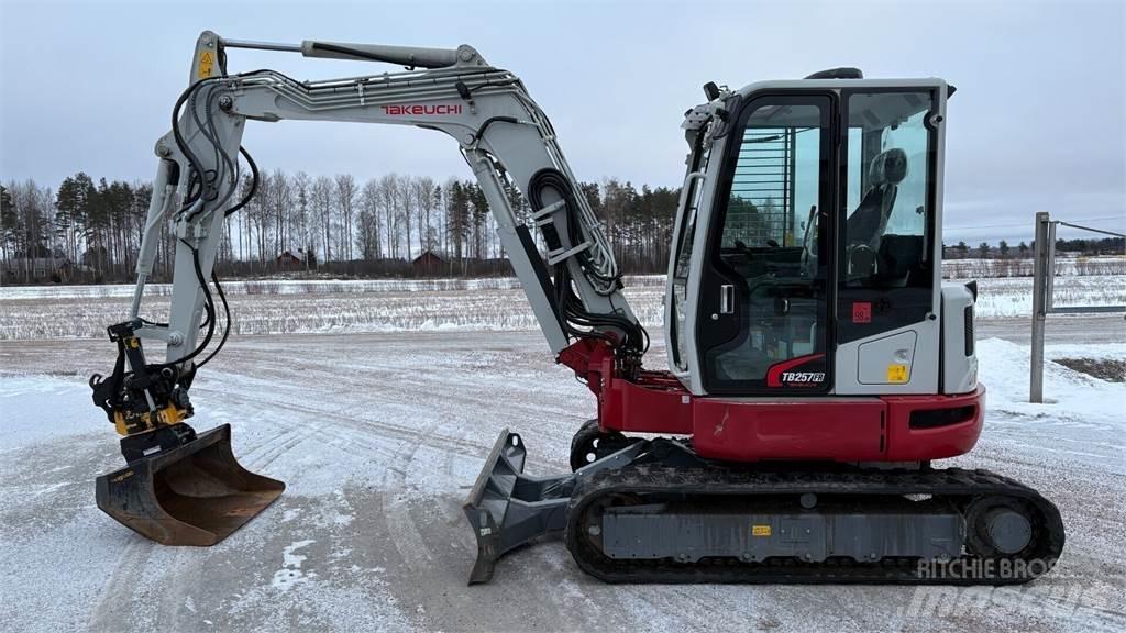 Takeuchi TB257FR Mini ekskavatoriai < 7 t