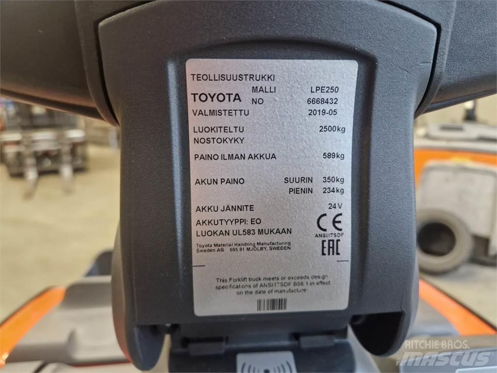 Toyota LPE 250 Šakiniai krautuvai - Kita