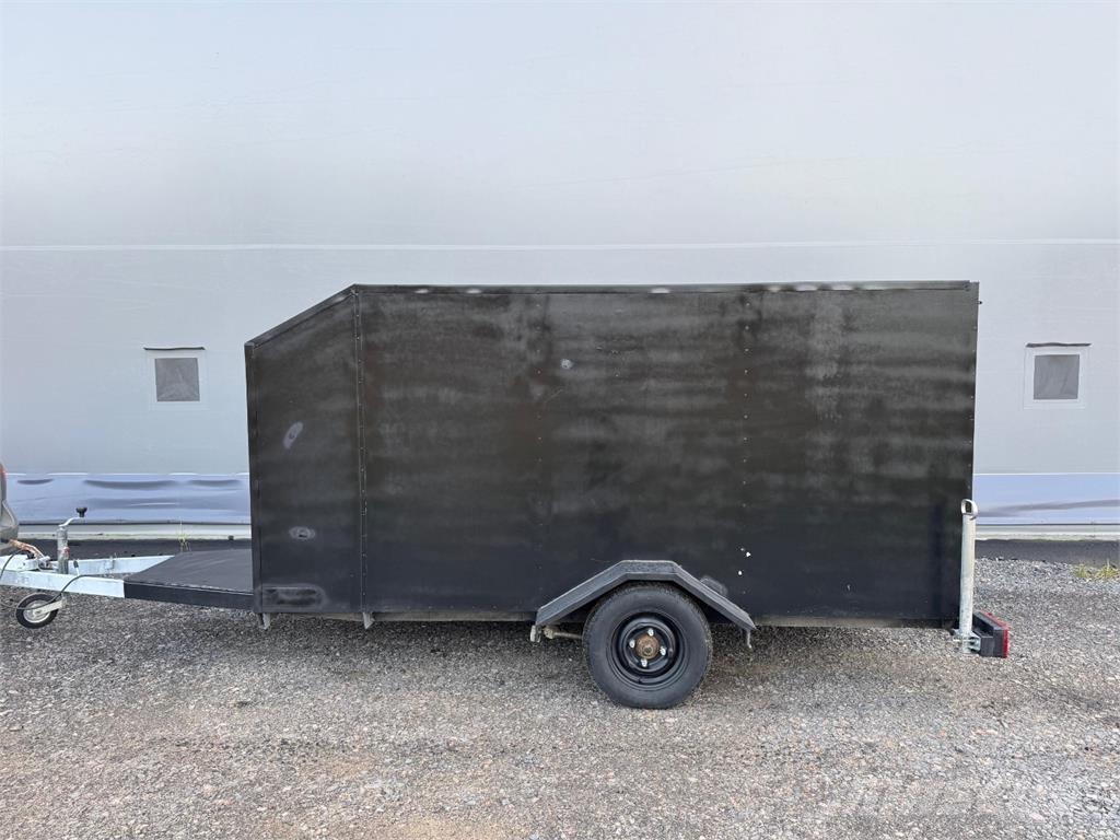  Umpiperäkärry Lengvos priekabos