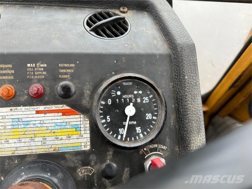 Valmet 702S Traktoriai