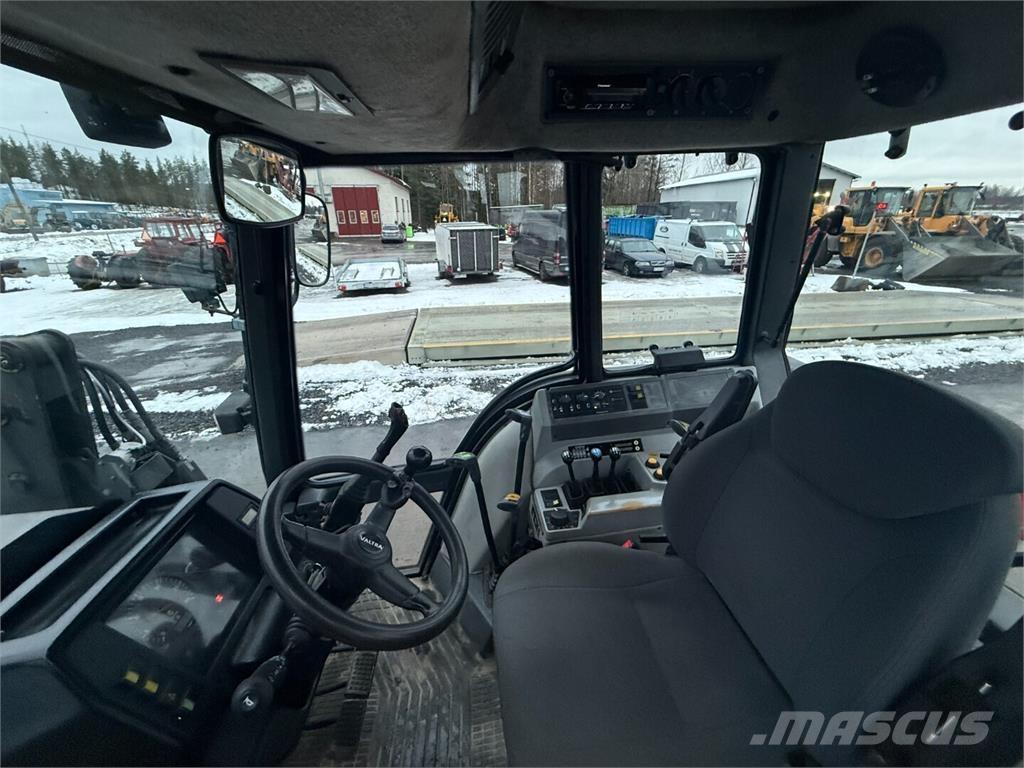 Valmet 8100 Turbo Traktoriai