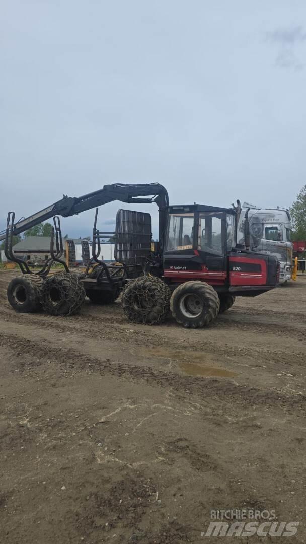 Valmet 820 Naudoti miškovežiai (Forvarderiai)
