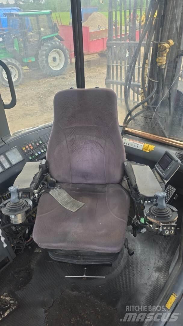 Valmet 820 Naudoti miškovežiai (Forvarderiai)