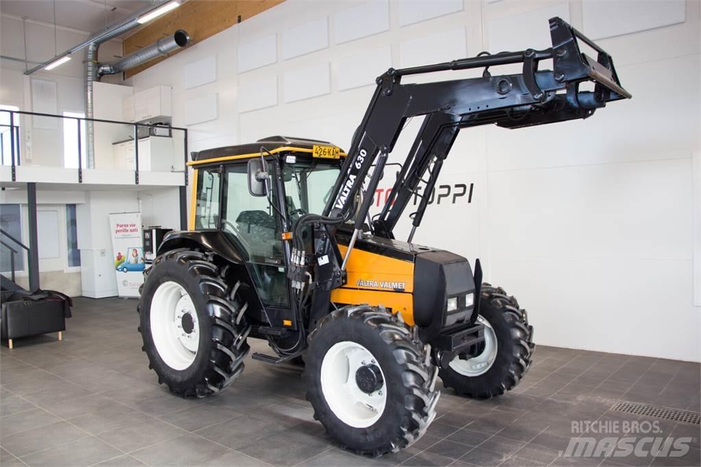 Valtra 800 Traktoriai