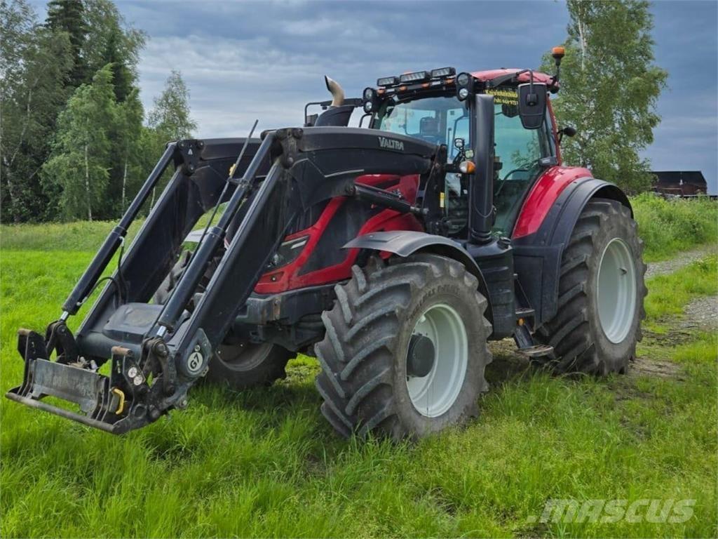 Valtra T144 Versu Traktoriai