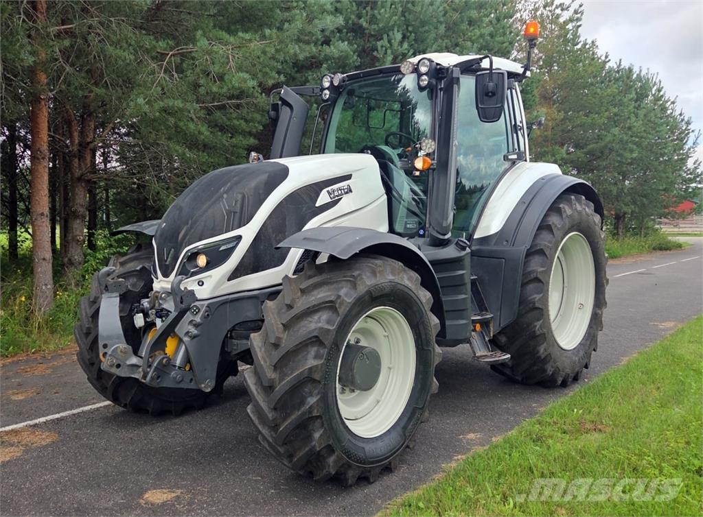 Valtra T254 Versu Traktoriai