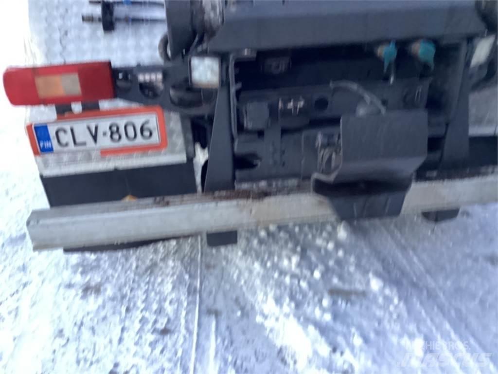 Volvo 460 Sunkvežimiai su keliamuoju kabliu