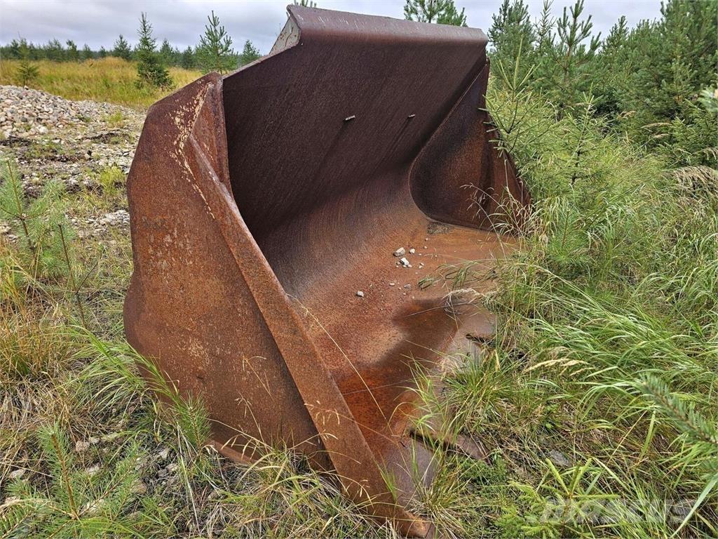 Volvo BM Maakauha Kaušai