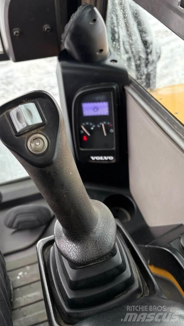 Volvo ECR88D Vidutinės galios ekskavatoriai 7-12 t