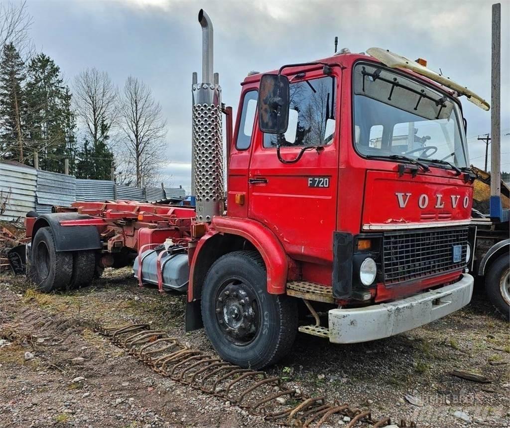 Volvo F720 Sunkvežimiai su keliamuoju kabliu