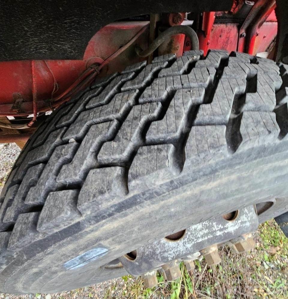 Volvo F720 Sunkvežimiai su keliamuoju kabliu
