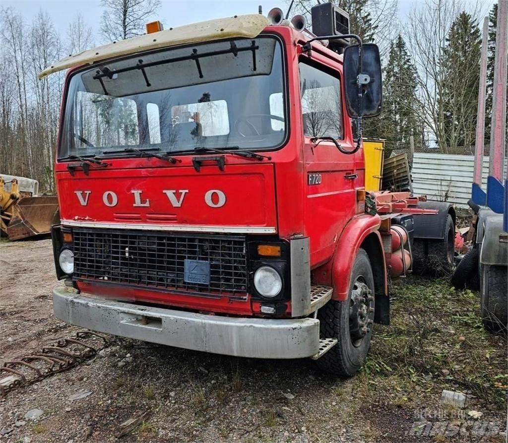 Volvo F720 Sunkvežimiai su keliamuoju kabliu