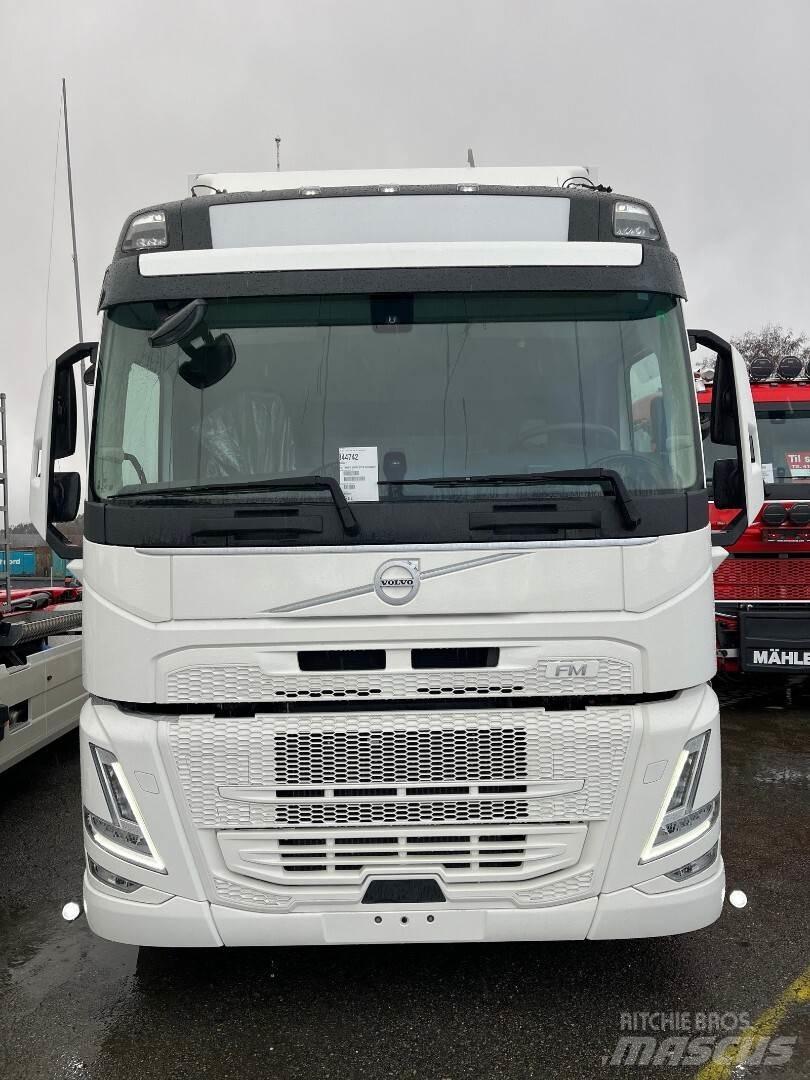 Volvo FM330 4x2 Sunkvežimiai su dengtu kėbulu