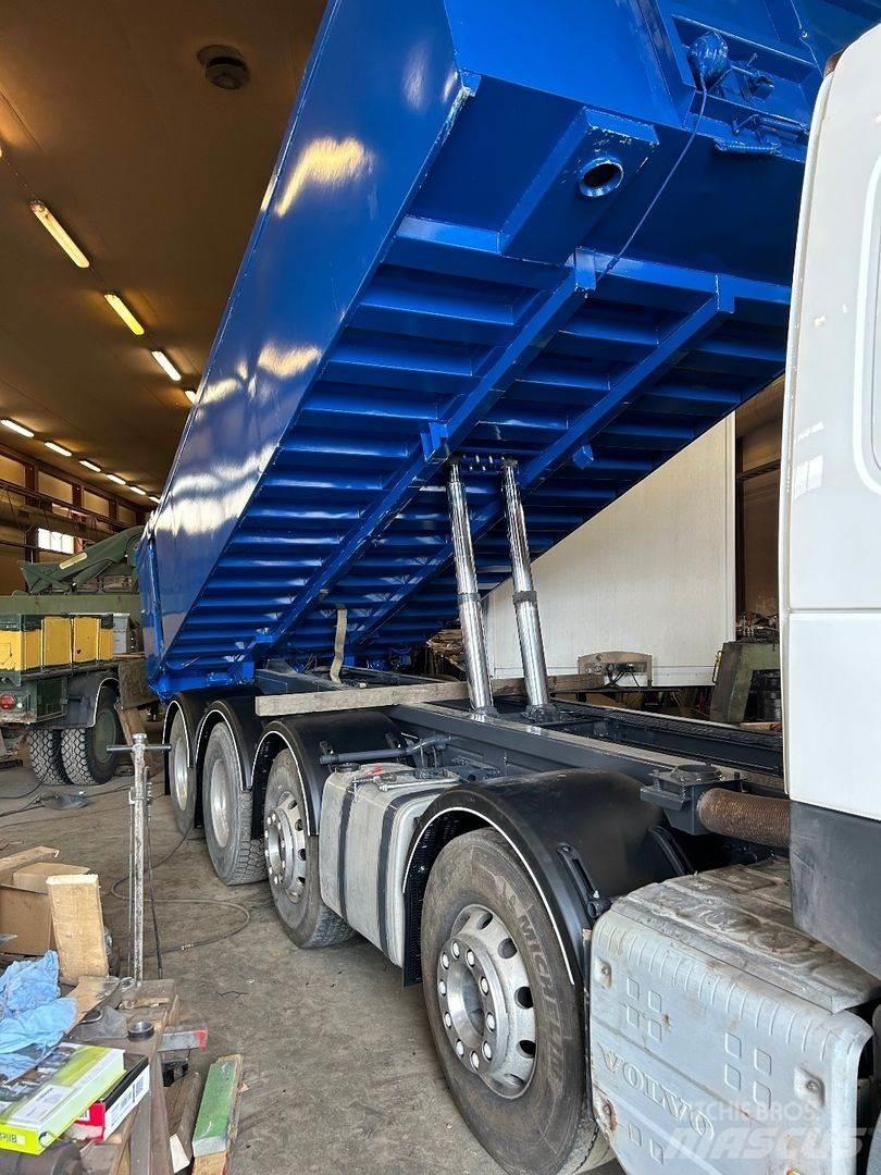 Volvo FMX 540 Savivarčių priekabų vilkikai