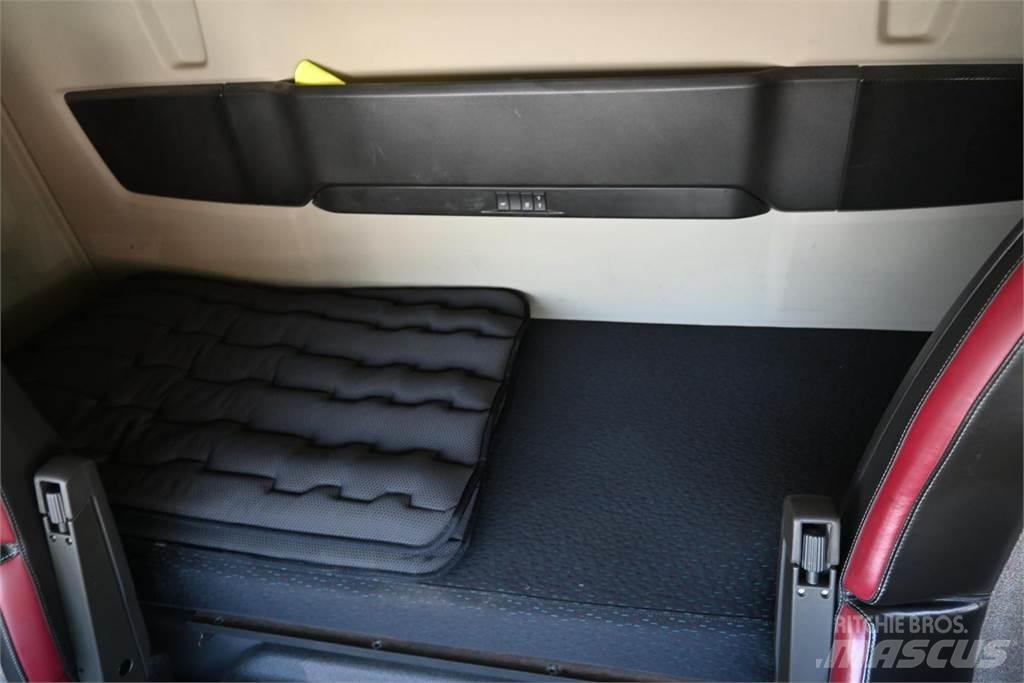 Volvo FMX540 8x4 Sunkvežimiai su keliamuoju kabliu