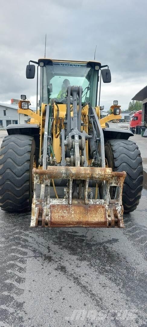 Volvo L 120G Naudoti ratiniai krautuvai