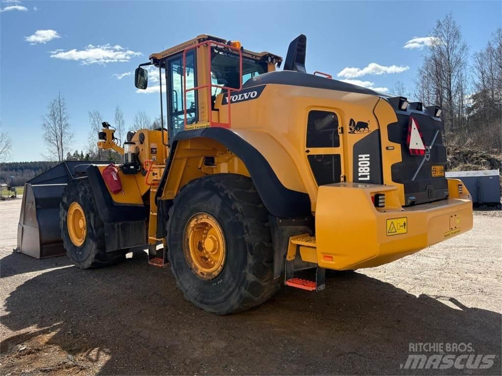 Volvo L 180 H Naudoti ratiniai krautuvai