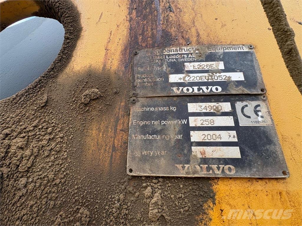 Volvo L 220 E Naudoti ratiniai krautuvai