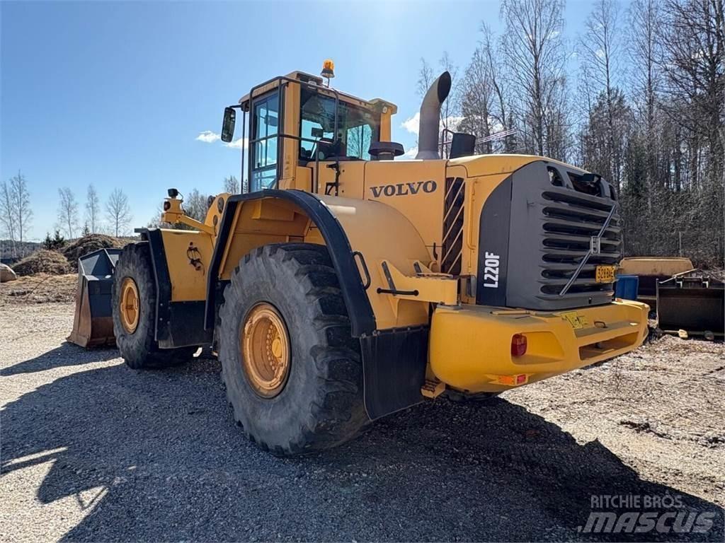 Volvo L 220 F Naudoti ratiniai krautuvai