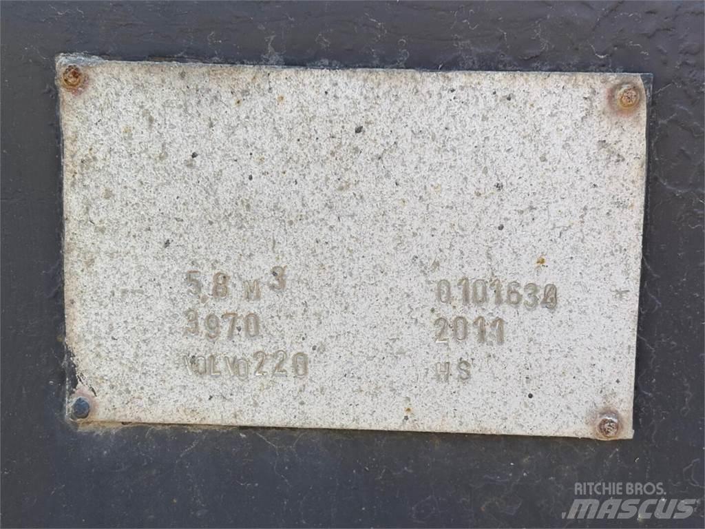 Volvo L 220 F Naudoti ratiniai krautuvai