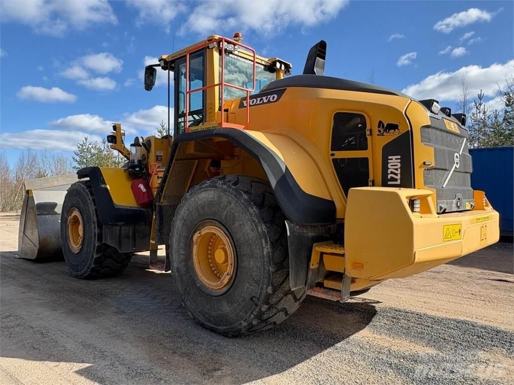 Volvo L 220 H Naudoti ratiniai krautuvai