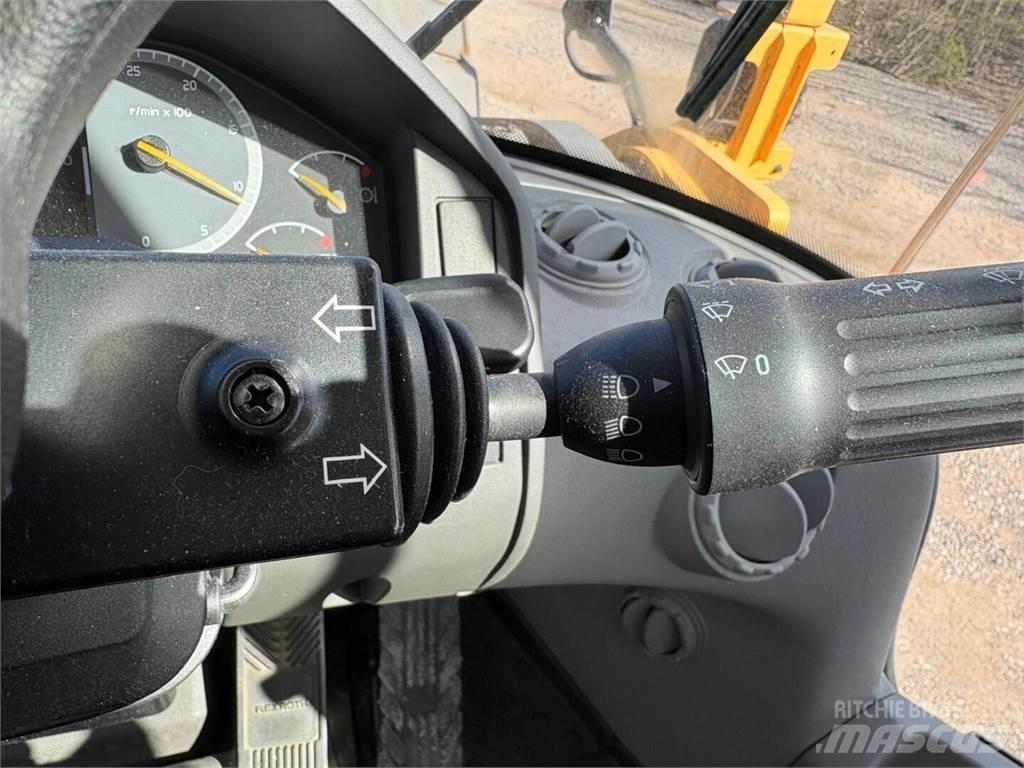Volvo L 220 H Naudoti ratiniai krautuvai