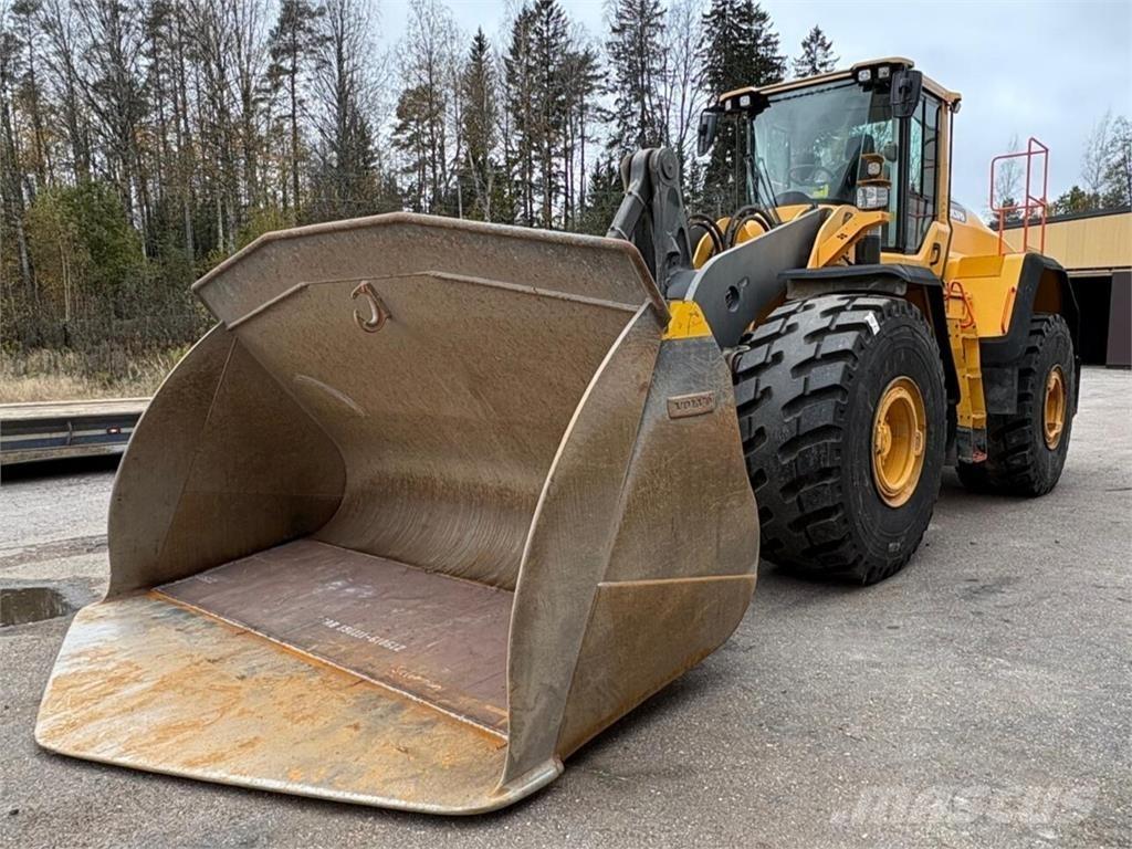 Volvo L 220 H Naudoti ratiniai krautuvai