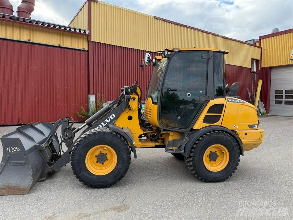 Volvo L 25 H Naudoti ratiniai krautuvai