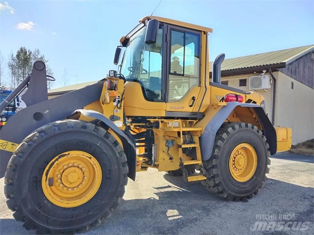 Volvo L 90 F Naudoti ratiniai krautuvai