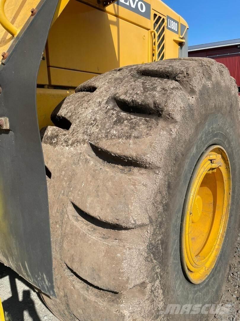 Volvo L180D Naudoti ratiniai krautuvai