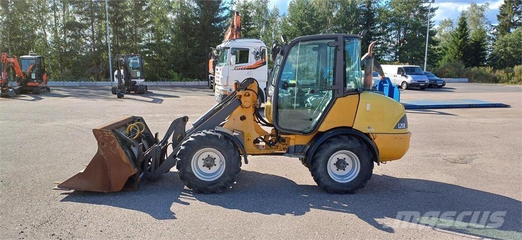 Volvo L25B-P Naudoti ratiniai krautuvai