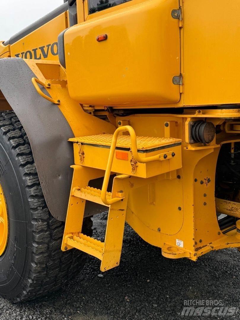 Volvo L60E Naudoti ratiniai krautuvai