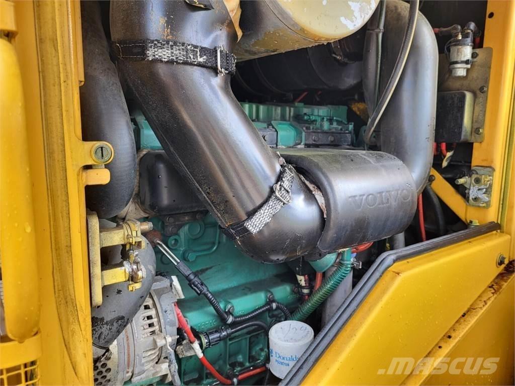 Volvo L60F Naudoti ratiniai krautuvai