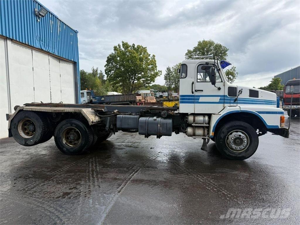 Volvo N10 6x2 Sunkvežimiai su keliamuoju kabliu