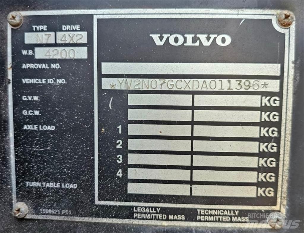 Volvo N7 6x2 Automobiliniai kranai