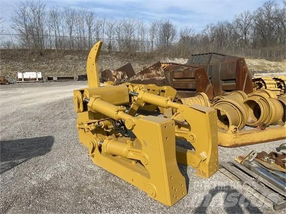 CAT D8 Kultivatoriai-purentuvai