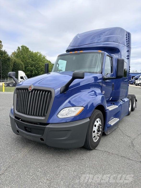 International LT Naudoti vilkikai