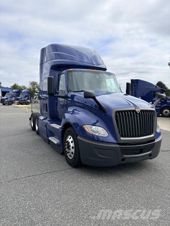 International LT Naudoti vilkikai