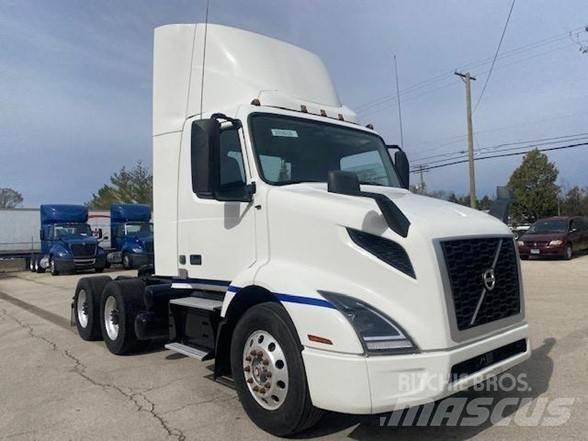 Volvo VNL64T300 Naudoti vilkikai