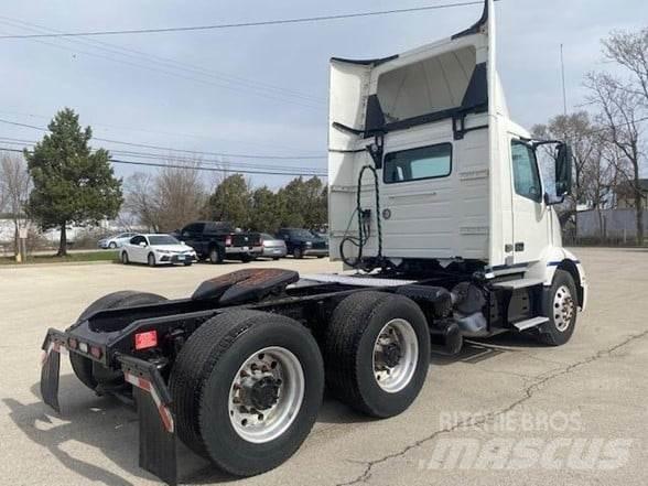 Volvo VNL64T300 Naudoti vilkikai