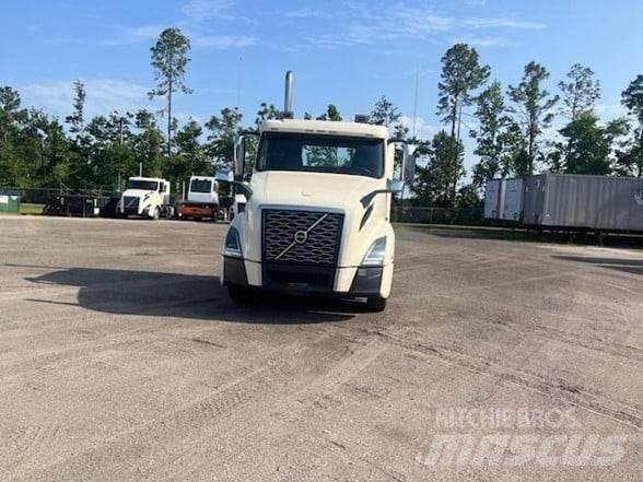 Volvo VNL64T300 Naudoti vilkikai