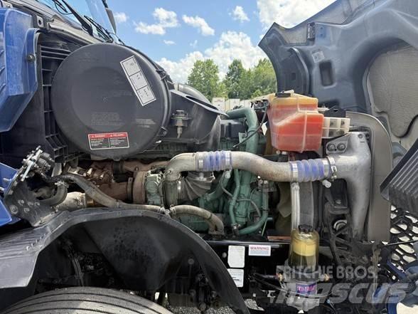 Volvo VNL64T860 Naudoti vilkikai