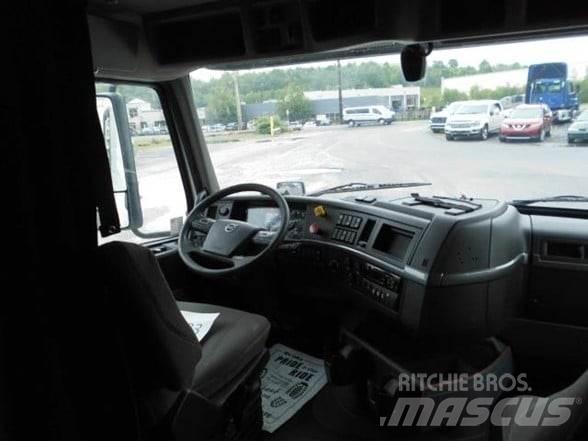 Volvo VNL64T860 Naudoti vilkikai