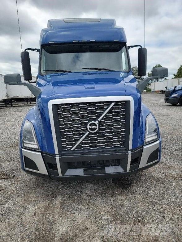 Volvo VNL64T860 Naudoti vilkikai