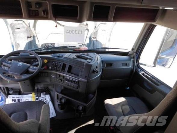 Volvo VNL64T860 Naudoti vilkikai