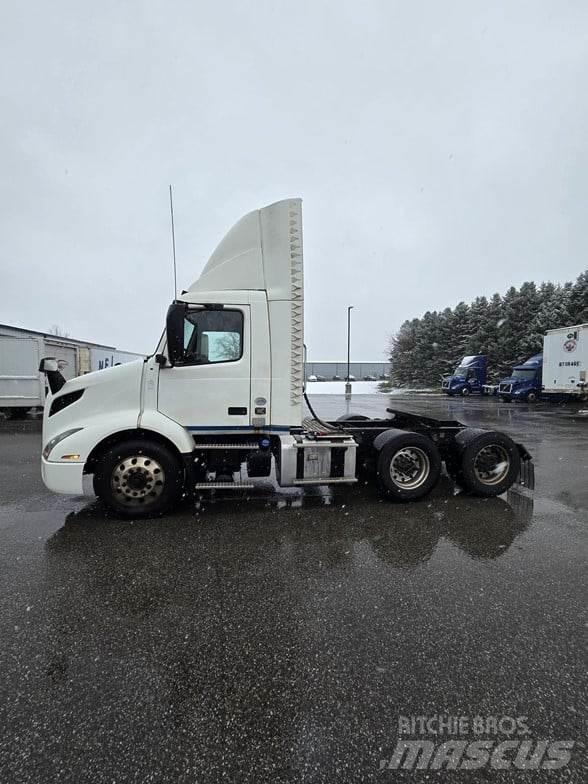 Volvo VNR64T300 Naudoti vilkikai
