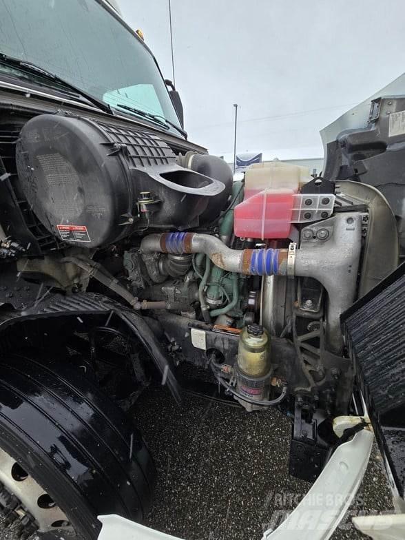 Volvo VNR64T300 Naudoti vilkikai