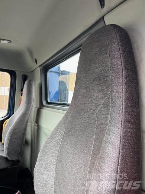 Volvo VNR64T300 Naudoti vilkikai