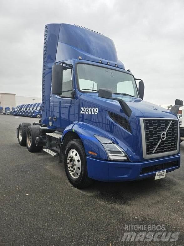 Volvo VNR64T300 Naudoti vilkikai